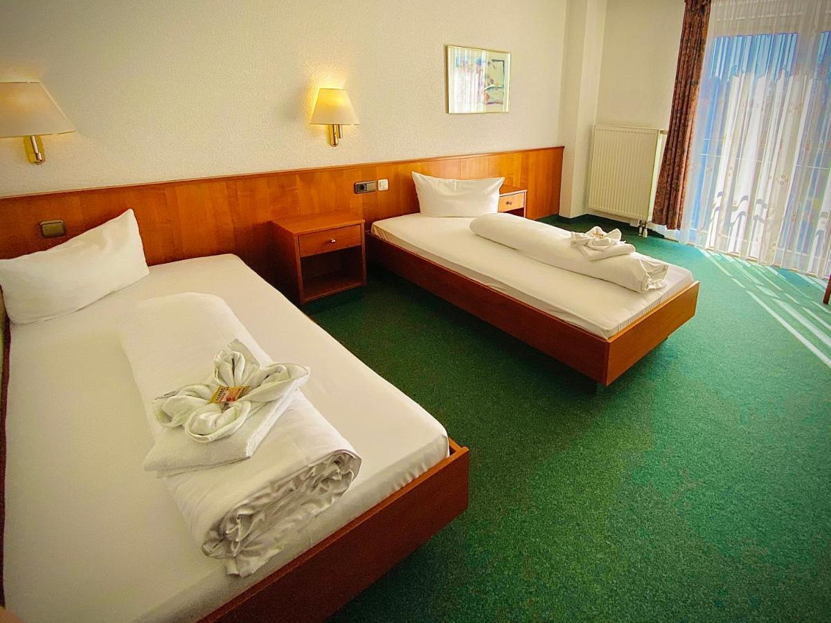 Meister Baer Hotel Wettiner Hof Глаухау Екстер'єр фото